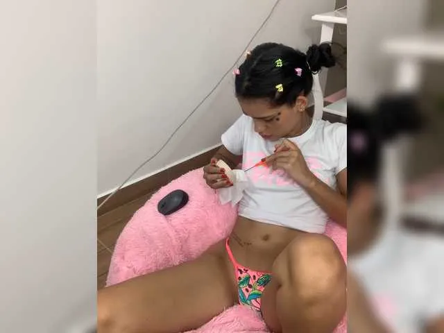 Live sex webcam photo for EmmaQuiinn #274281000