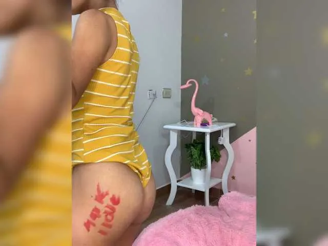 Live sex webcam photo for EmmaQuiinn #274308624