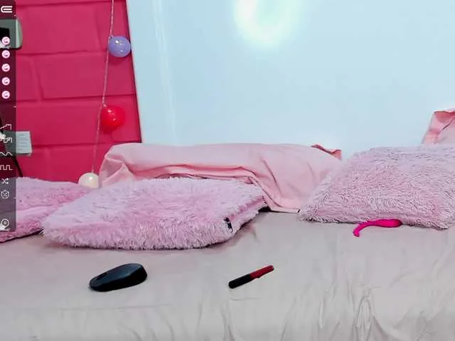 Live sex webcam photo for EmmaQuiinn #274432294
