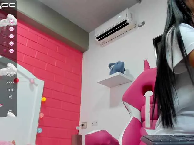 Live sex webcam photo for EmmaQuiinn #274482024