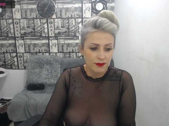 Live sex webcam photo for EmmaRizzoo #276477912