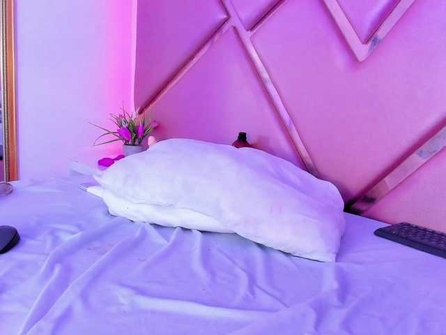 Live sex webcam photo for EmmaRogerss #275491248