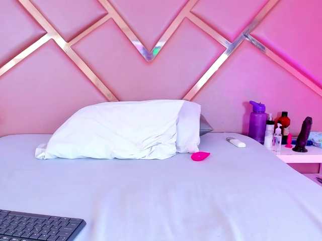 Live sex webcam photo for EmmaRogerss #277194329