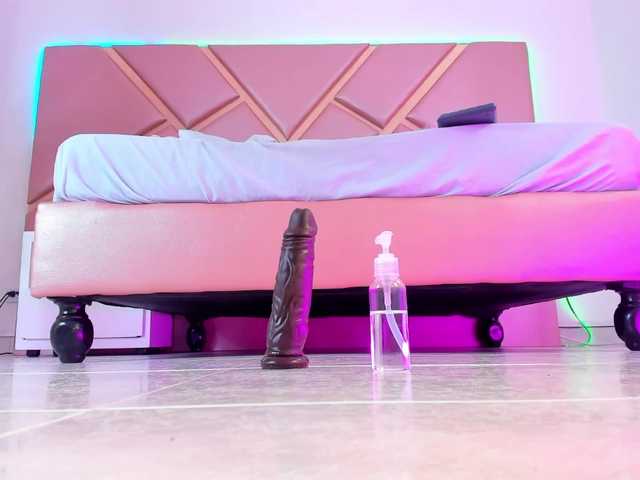 Live sex webcam photo for EmmaRogerss #277373515