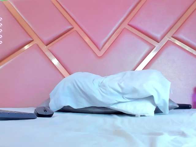 Live sex webcam photo for EmmaRogerss #277678437