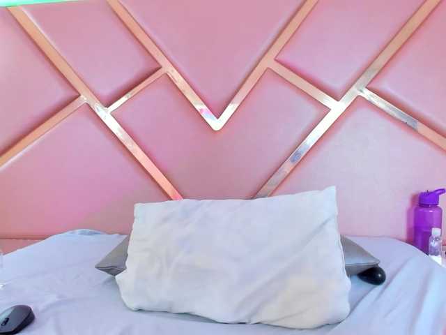 Live sex webcam photo for EmmaRogerss #277766204