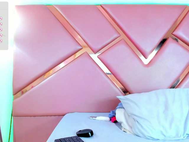 Live sex webcam photo for EmmaRogerss #277928153