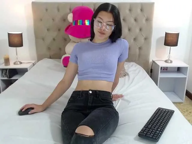 Live sex webcam photo for EmmaRosse1 #274209651