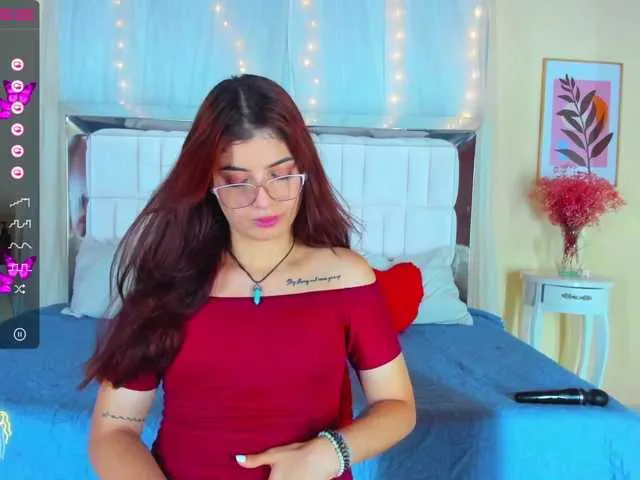 Live sex webcam photo for EmmaRouxx #275711119