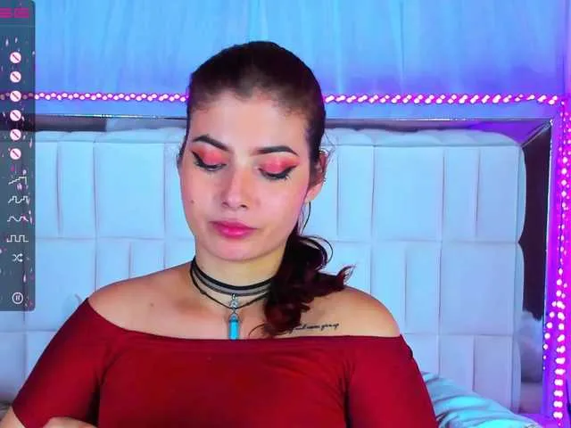 Live sex webcam photo for EmmaRouxx #275970658