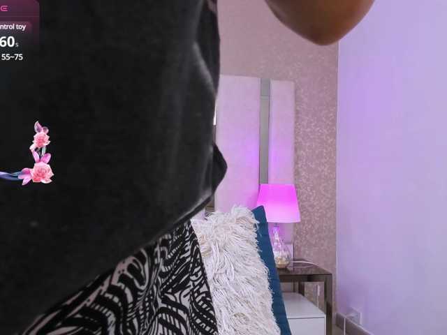 Live sex webcam photo for EmmaSanches #291560600