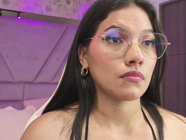 Live sex webcam photo for EmmaSanches #291661037