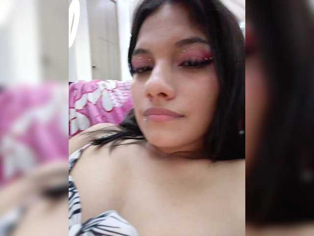 Live sex webcam photo for EmmaSanches #292047051