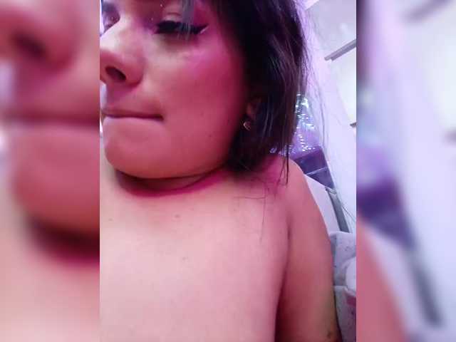 Live sex webcam photo for EmmaSanches #292106493