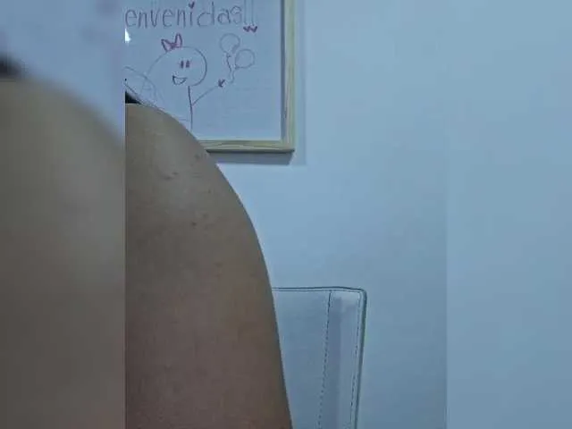 Live sex webcam photo for EmmaSanches #292111390