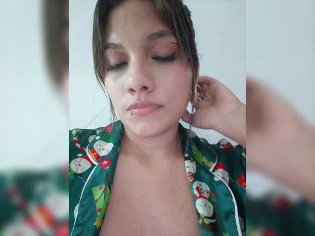 Live sex webcam photo for EmmaSanches #292148164