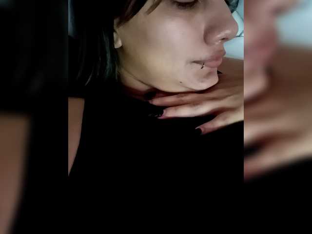 Live sex webcam photo for EmmaSanches #292196692