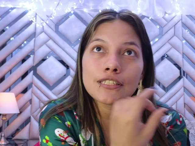 Live sex webcam photo for EmmaSanches #292198298