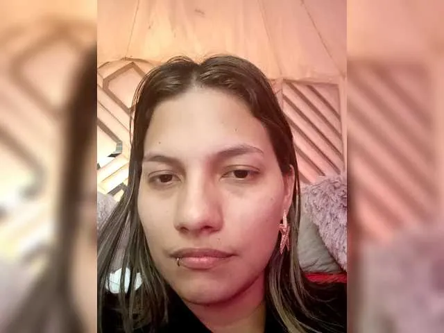 Live sex webcam photo for EmmaSanches #292205321