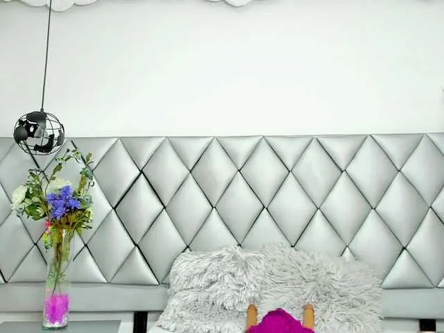 Live sex webcam photo for EmmaWaalker #271982407