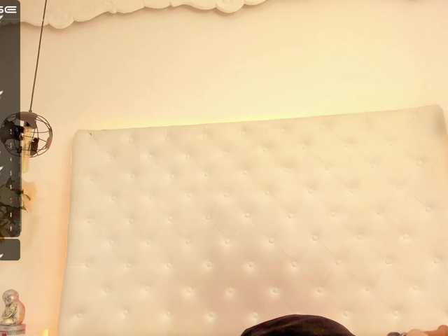 Live sex webcam photo for EmmaWaalker #275542086