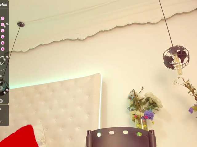 Live sex webcam photo for EmmaWaalker #275554623