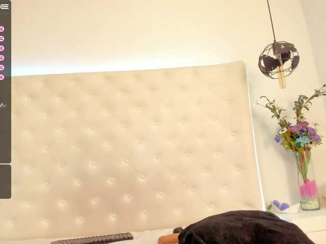 Live sex webcam photo for EmmaWaalker #275627262