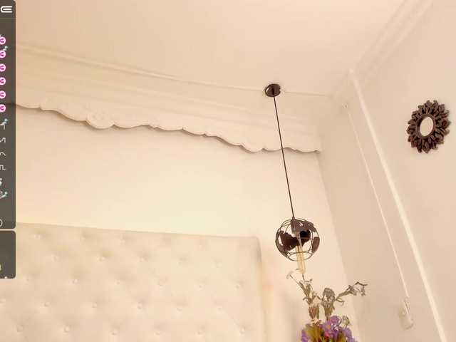 Live sex webcam photo for EmmaWaalker #275887935