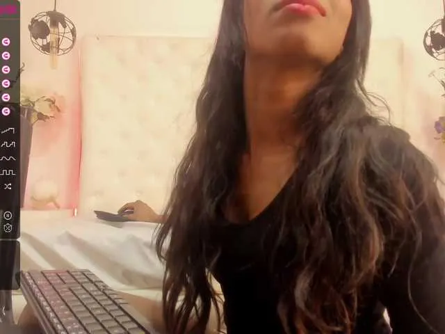 Live sex webcam photo for EmmaWaalker #275984741