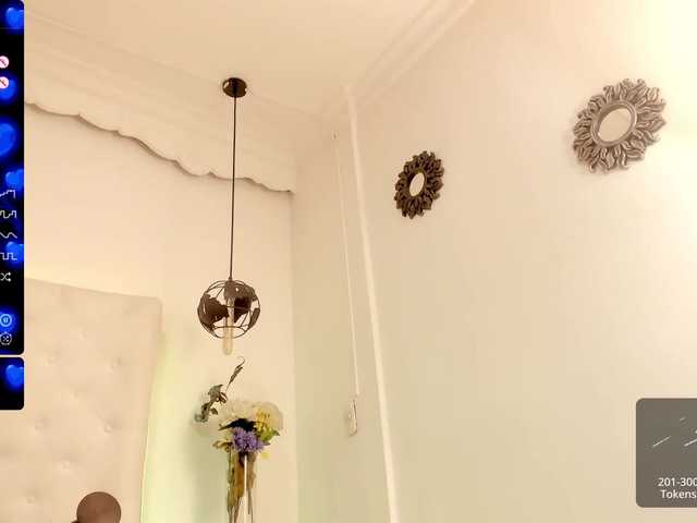 Live sex webcam photo for EmmaWaalker #276476667