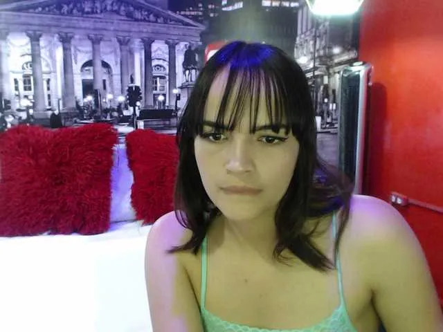 Live sex webcam photo for EmmaYates #273956929