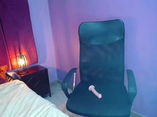 Live sex webcam photo for Emmaa-Moon- #277740246