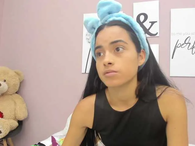 Live sex webcam photo for Emmaa01 #272990071