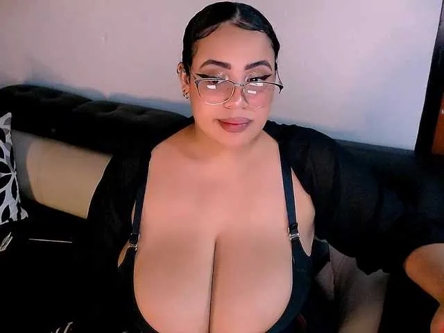 Live sex webcam photo for Emmacamille #291985405