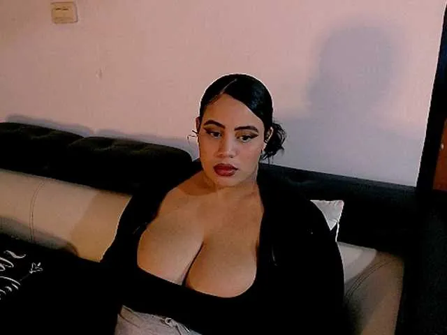 Live sex webcam photo for Emmacamille #292053857