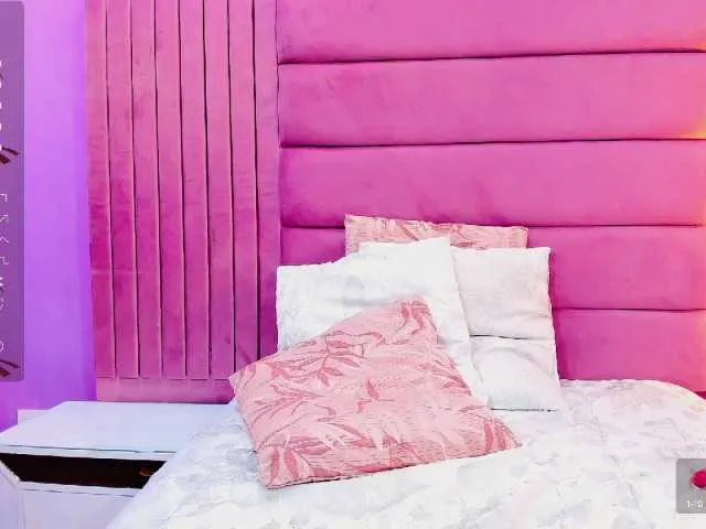 Live sex webcam photo for Emmajoneess #277302124