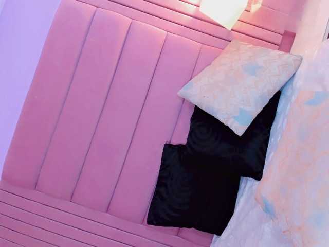 Live sex webcam photo for Emmajoneess #290154038