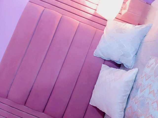 Live sex webcam photo for Emmajoneess #290426374