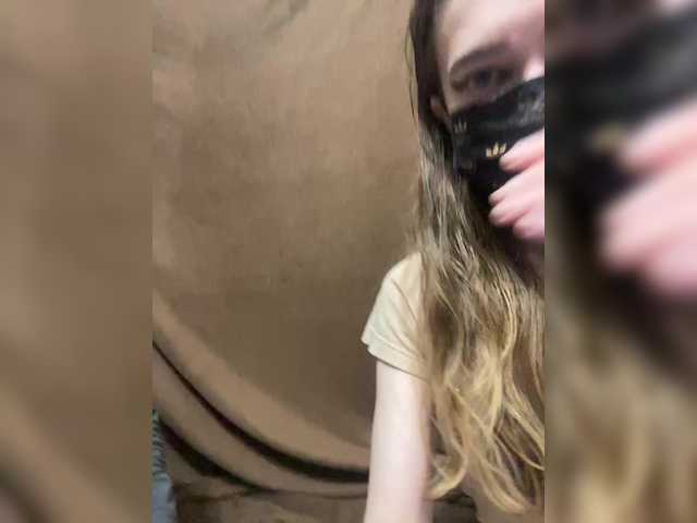 Live sex webcam photo for Emmalove13 #292145303