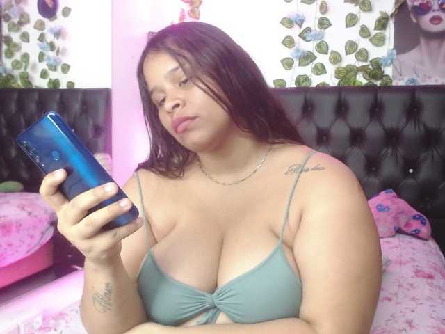 Live sex webcam photo for EmmanuelleBBW #272460542