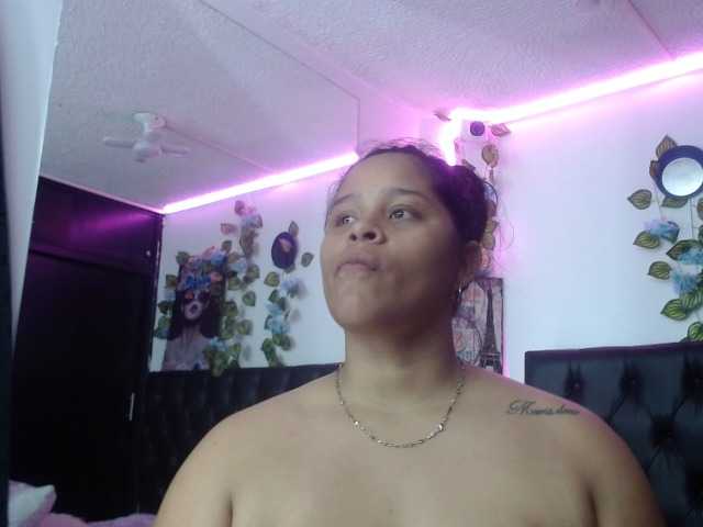 Live sex webcam photo for EmmanuelleBBW #272654396