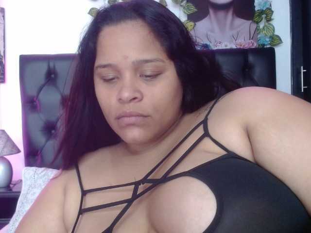 Live sex webcam photo for EmmanuelleBBW #273125483