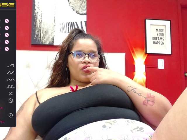 Live sex webcam photo for EmmanuelleBBW #275910290