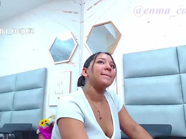 Live sex webcam photo for Emmarose1 #274054480