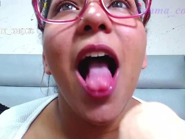 Live sex webcam photo for Emmarose1 #274200353