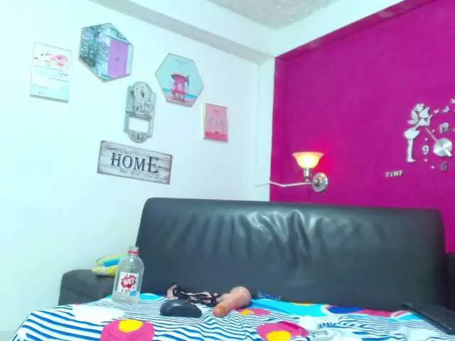 Live sex webcam photo for Emmasheine #275966337