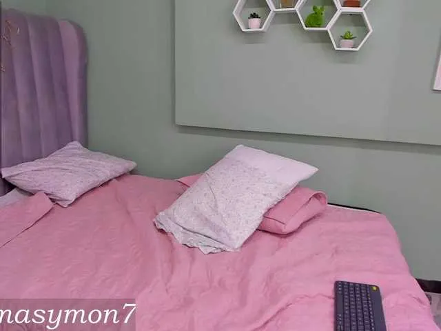 Live sex webcam photo for Emmasymon7 #273381245