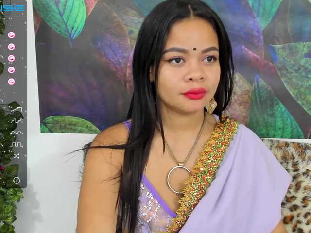 Live sex webcam photo for Emmaxlovea #275153762