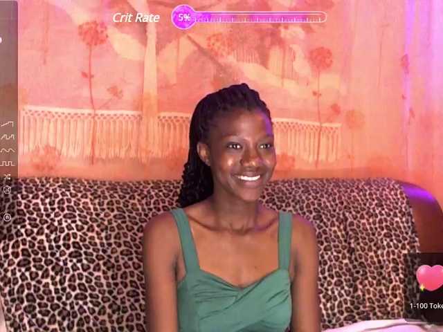 Live sex webcam photo for EmmiLee #276193313