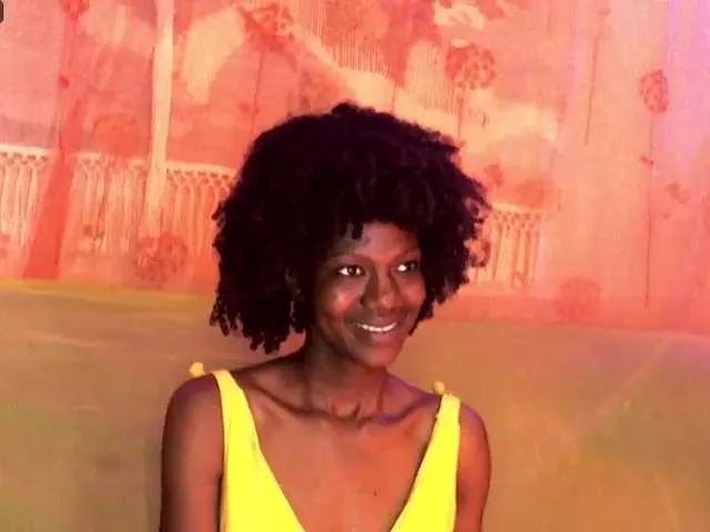 Live sex webcam photo for EmmiLee #276594092